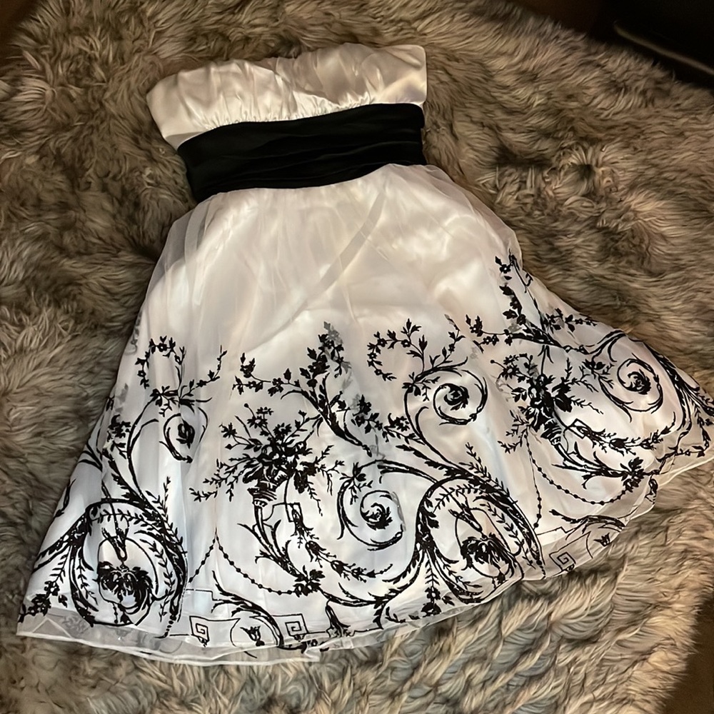 Camille La Vie Prom Dress - Picture 6 of 6